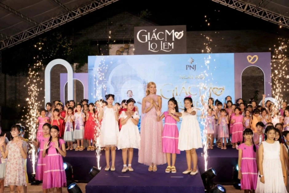 Dự án 'Giấc Mơ Lọ Lem' được vinh danh ở Thái Lan Dự án 'Giấc Mơ Lọ Lem' được vinh danh ở Thái Lan