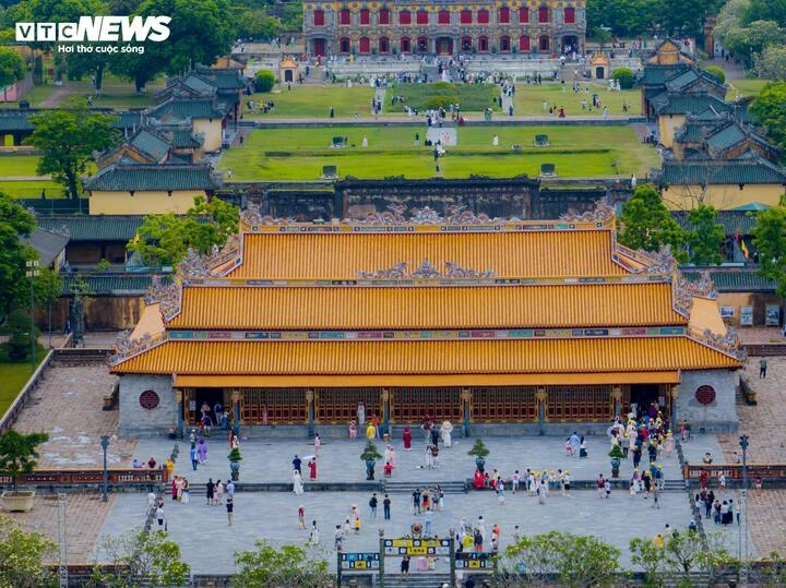 Du khách đến tham quan di sản Huế cao kỷ lục trong ngày đầu nghỉ lễ Du khách đến tham quan di sản Huế cao kỷ lục trong ngày đầu nghỉ lễ