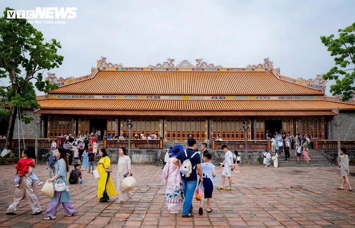 Du khách đến tham quan di sản Huế cao kỷ lục trong ngày đầu nghỉ lễ Du khách đến tham quan di sản Huế cao kỷ lục trong ngày đầu nghỉ lễ