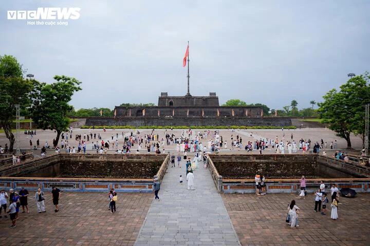 Du khách đến tham quan di sản Huế cao kỷ lục trong ngày đầu nghỉ lễ Du khách đến tham quan di sản Huế cao kỷ lục trong ngày đầu nghỉ lễ