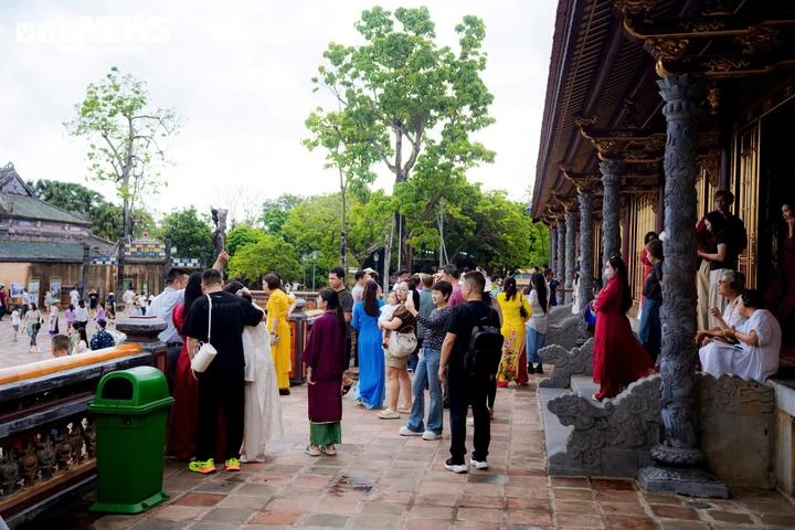 Du khách đến tham quan di sản Huế cao kỷ lục trong ngày đầu nghỉ lễ Du khách đến tham quan di sản Huế cao kỷ lục trong ngày đầu nghỉ lễ