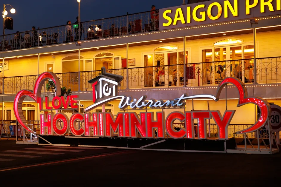 Du lịch TP Hồ Chí Minh thu 8.700 tỷ đồng trong dịp nghỉ lễ Du lịch TP Hồ Chí Minh thu 8.700 tỷ đồng trong dịp nghỉ lễ