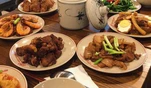 Đưa vợ đi ăn hàng, tôi sững sờ khi nhận ra người phục vụ, vợ bật khóc tại chỗ khiến tôi vô cùng khó xử