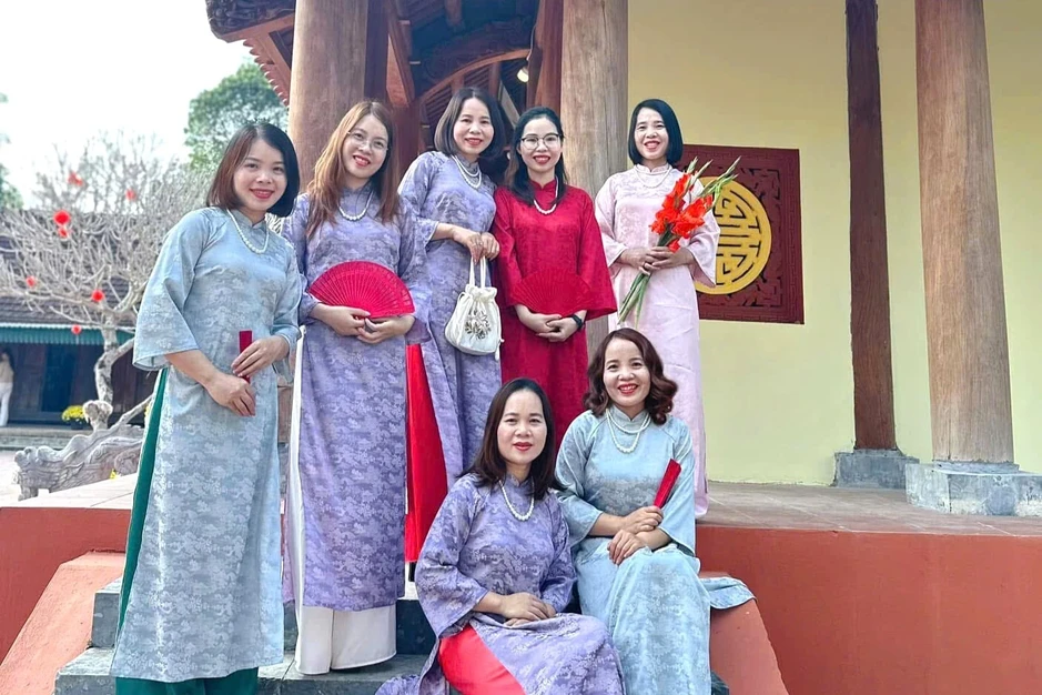 Dựng lều tranh giữa rừng, vợ chồng nuôi 7 con gái vào đại học Dựng lều tranh giữa rừng, vợ chồng nuôi 7 con gái vào đại học