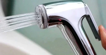 Dùng xong vòi xịt vệ sinh, đừng quên việc này