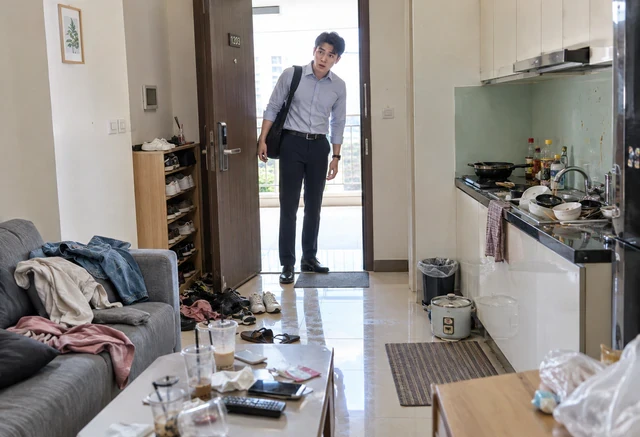 Được em đồng nghiệp xinh xắn rủ sang nhà chơi, nam thanh niên ngỡ ngàng khi bước vào trong Được em đồng nghiệp xinh xắn rủ sang nhà chơi, nam thanh niên ngỡ ngàng khi bước vào trong