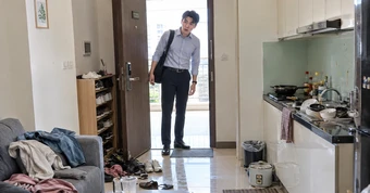 Được em đồng nghiệp xinh xắn rủ sang nhà chơi, nam thanh niên ngỡ ngàng khi bước vào trong