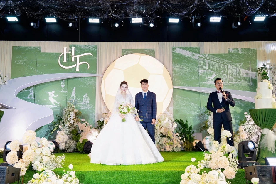 Được MC Huyền Trang Mù Tạt chuyển khoản 200 triệu đồng mua "quà vặt", Đức Huy: "Lấy vợ Ok, thế mà các ông cứ doạ"
