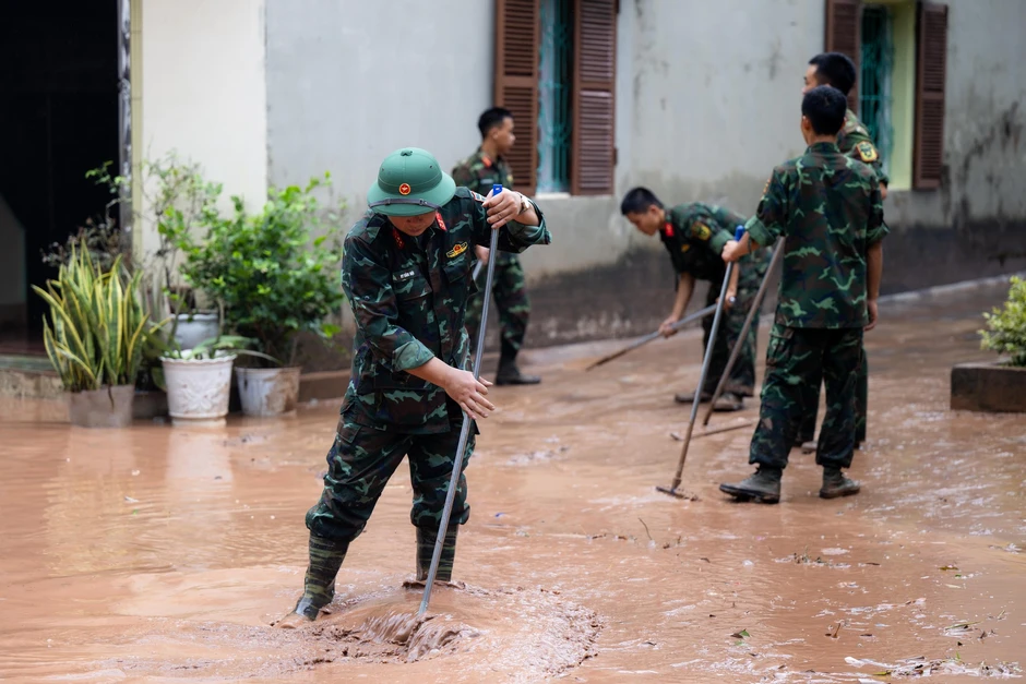 Đường phố Lạng Sơn ngổn ngang bùn đất, rác thải sau 2 ngày ngập sâu Đường phố Lạng Sơn ngổn ngang bùn đất, rác thải sau 2 ngày ngập sâu
