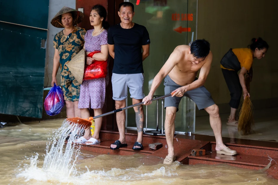 Đường phố Lạng Sơn ngổn ngang bùn đất, rác thải sau 2 ngày ngập sâu Đường phố Lạng Sơn ngổn ngang bùn đất, rác thải sau 2 ngày ngập sâu