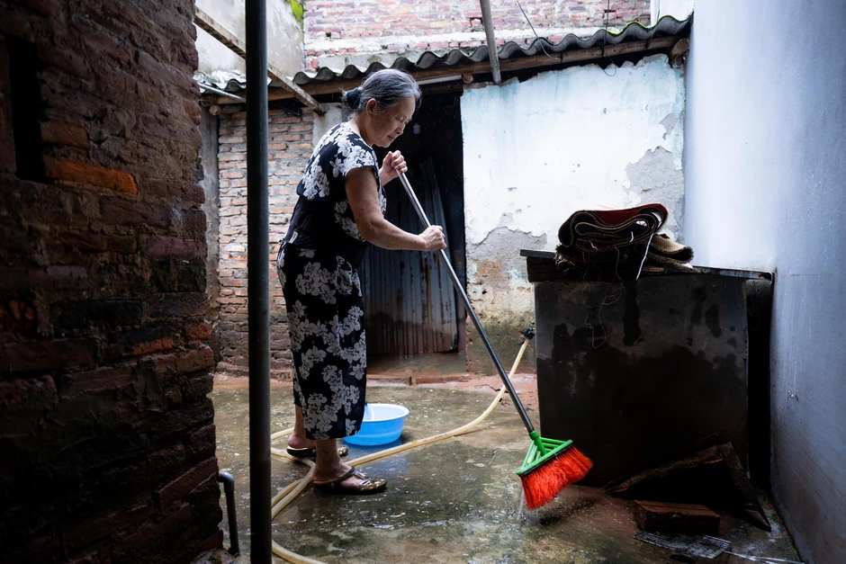 Đường phố Lạng Sơn ngổn ngang bùn đất, rác thải sau 2 ngày ngập sâu Đường phố Lạng Sơn ngổn ngang bùn đất, rác thải sau 2 ngày ngập sâu