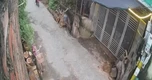 Em dâu ốm 10 ngày, 9 ngày camera ở cổng ghi lại cảnh chị chồng đến làm một việc