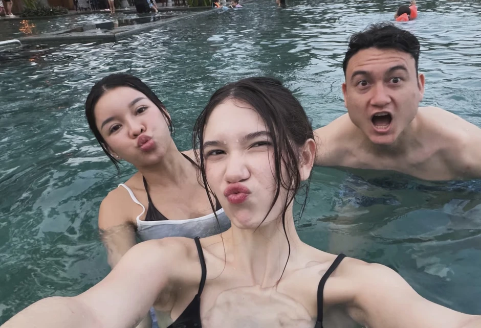 Em gái 19 tuổi cao 1m80 của Văn Lâm khoe vóc dáng nuột nà, đọ sắc cùng Yến Xuân trong chuyến du lịch Nha Trang Em gái 19 tuổi cao 1m80 của Văn Lâm khoe vóc dáng nuột nà, đọ sắc cùng Yến Xuân trong chuyến du lịch Nha Trang