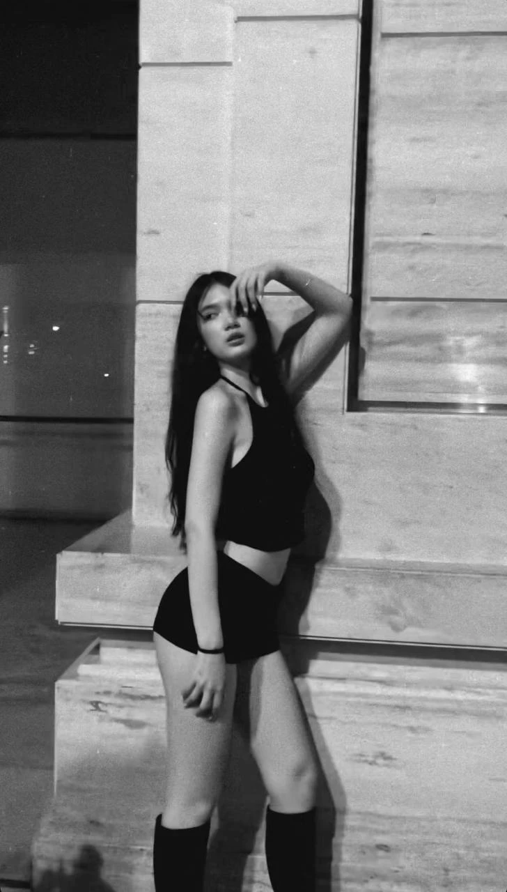 Em gái Lâm Tây khoe nhan sắc mỹ nhân tuổi 19: Chiều cao gần 1m80, chân dài cực phẩm, lên đồ sexy táo bạo gây sốt MXH Em gái Lâm Tây khoe nhan sắc mỹ nhân tuổi 19: Chiều cao gần 1m80, chân dài cực phẩm, lên đồ sexy táo bạo gây sốt MXH