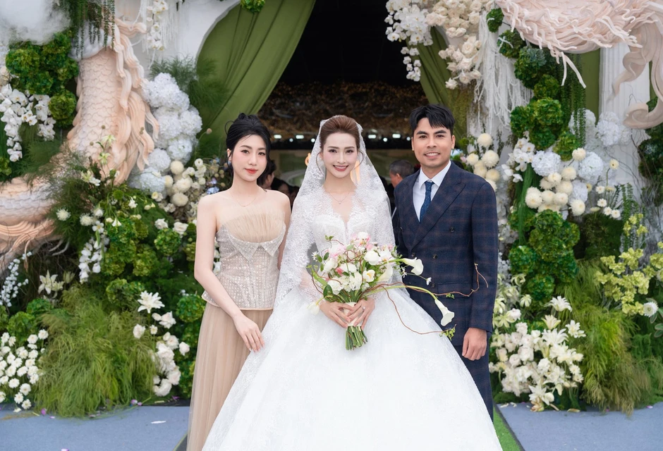 Em gái Văn Toàn "xả" ảnh cưới Đức Huy, nhan sắc chuẩn "ngọc nữ" Em gái Văn Toàn "xả" ảnh cưới Đức Huy, nhan sắc chuẩn "ngọc nữ"