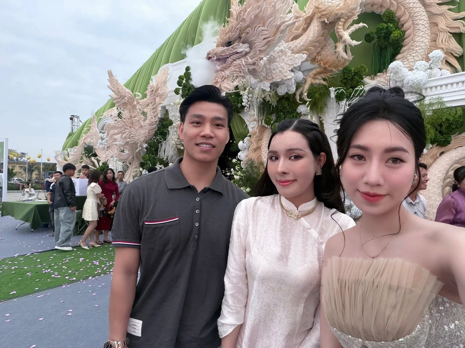 Em gái Văn Toàn "xả" ảnh cưới Đức Huy, nhan sắc chuẩn "ngọc nữ" Em gái Văn Toàn "xả" ảnh cưới Đức Huy, nhan sắc chuẩn "ngọc nữ"
