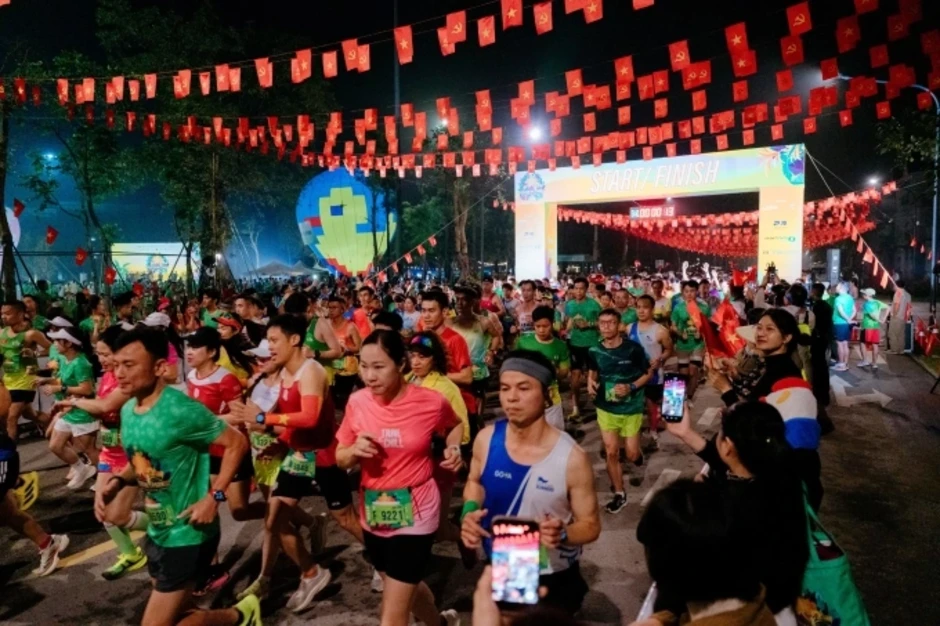 Gần 3.000 runner chạy giữa đô thị lớn nhất Nghệ An