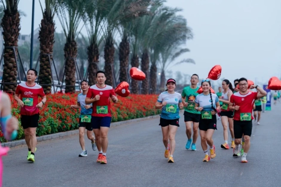 Gần 3.000 runner chạy giữa đô thị lớn nhất Nghệ An