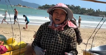 Gặp cô Mai - “ngôi sao bán trái cây biển Nha Trang” gây sốt toàn cầu: “Tôi không nhận được số tiền như người người ta đồn”