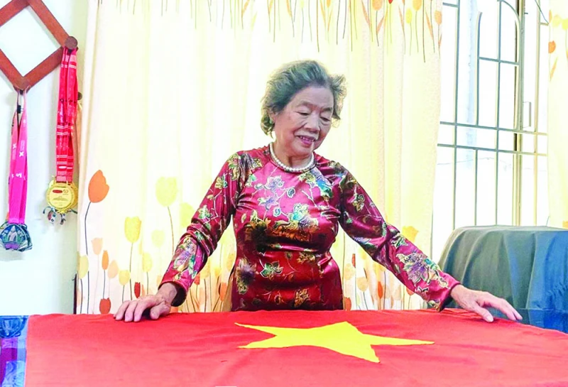 Gặp lại người may cờ Tổ quốc trong chiến dịch chiến thắng Buôn Ma Thuột Gặp lại người may cờ Tổ quốc trong chiến dịch chiến thắng Buôn Ma Thuột