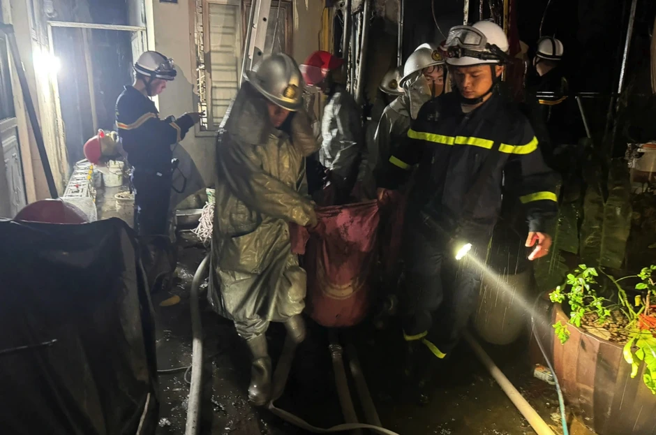 Gặp nhóm thanh niên giải cứu 3 người trong vụ cháy 5 người tử vong ở Hà Nội Gặp nhóm thanh niên giải cứu 3 người trong vụ cháy 5 người tử vong ở Hà Nội