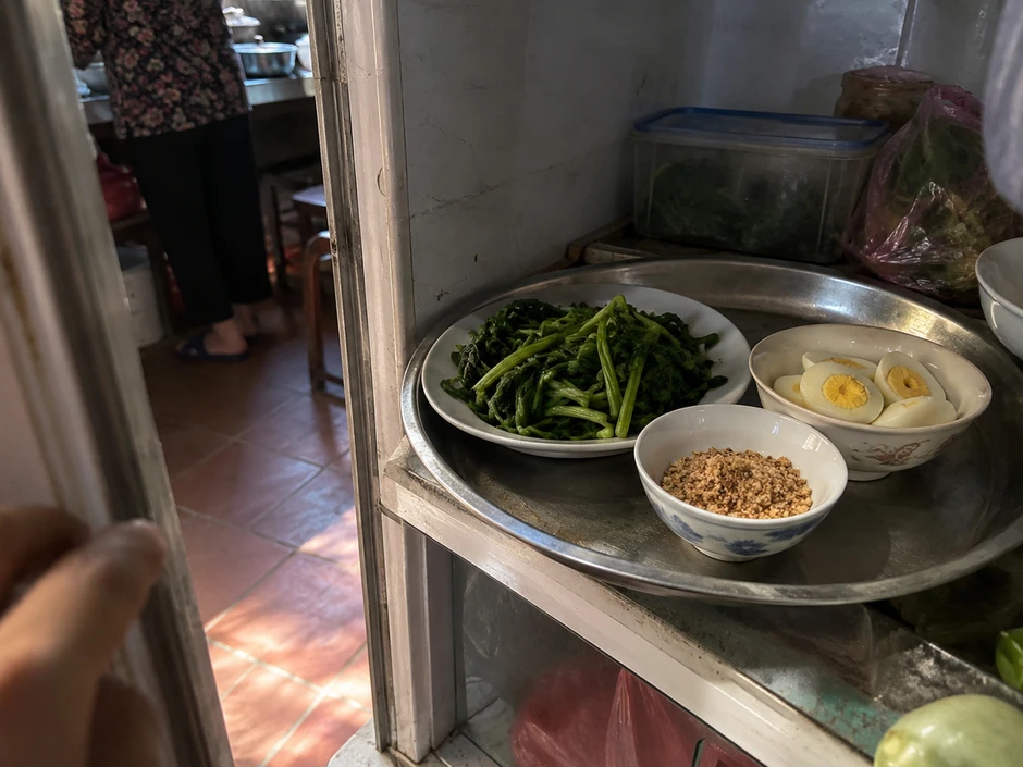 Ghé nhà bố mẹ vợ giữa trưa, bà giấu vội mâm cơm đi làm tôi khó hiểu, lương hưu cả chục triệu sao phải thế? Ghé nhà bố mẹ vợ giữa trưa, bà giấu vội mâm cơm đi làm tôi khó hiểu, lương hưu cả chục triệu sao phải thế?