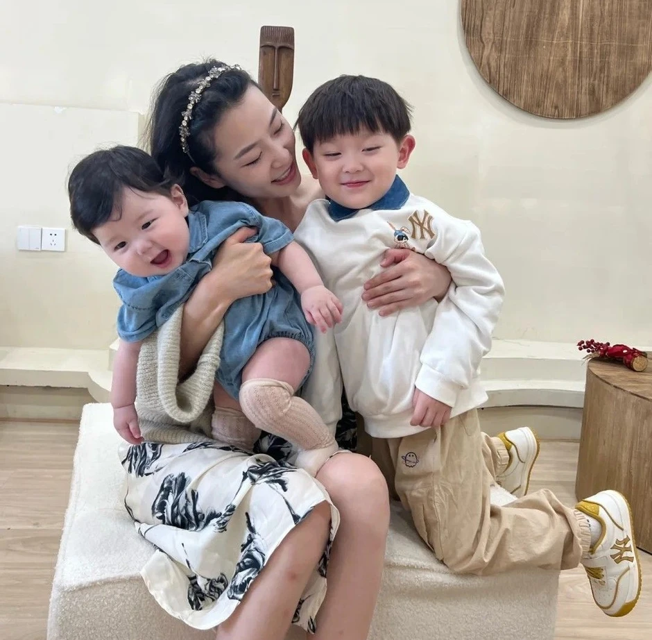 Gia đình 2 vợ chồng, 2 con ở Hà Nội: Thu nhập bao nhiêu, tiết kiệm chừng nào mới đủ yên tâm?