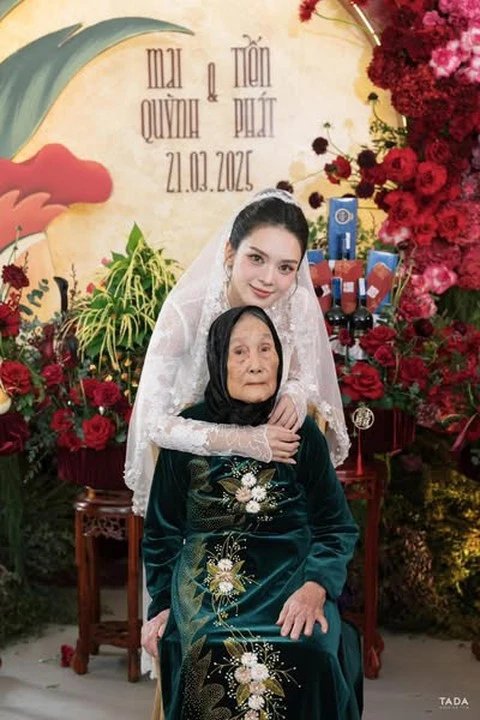 Gia đình Quỳnh Lương gặp biến cố, nhói lòng bài đăng lúc nửa đêm Gia đình Quỳnh Lương gặp biến cố, nhói lòng bài đăng lúc nửa đêm