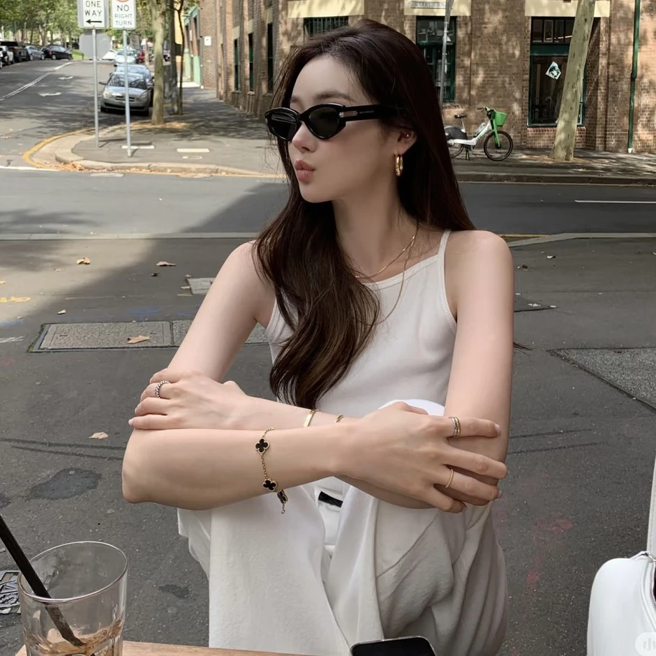 Gia đình thu nhập 25 triệu cố mua nhà Hà Nội: Cả tháng tiêu 5 triệu, không ăn hoa quả nhập, chỉ dám mua cái váy dưới 200 nghìn Gia đình thu nhập 25 triệu cố mua nhà Hà Nội: Cả tháng tiêu 5 triệu, không ăn hoa quả nhập, chỉ dám mua cái váy dưới 200 nghìn