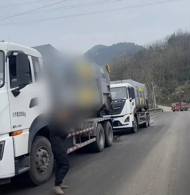 Gia đình trắng đêm bới 10 tấn rác để tìm lại số vàng trị giá gần 6 tỷ đồng Gia đình trắng đêm bới 10 tấn rác để tìm lại số vàng trị giá gần 6 tỷ đồng