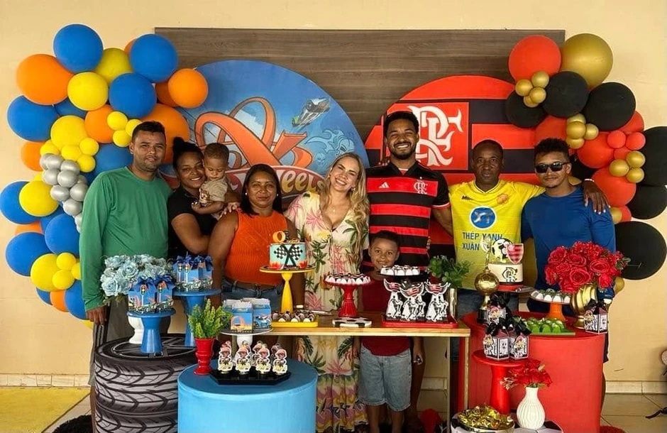 Gia đình Xuân Son ở Brazil hồi hộp chờ trận chung kết, cổ vũ tuyển Việt Nam Gia đình Xuân Son ở Brazil hồi hộp chờ trận chung kết, cổ vũ tuyển Việt Nam