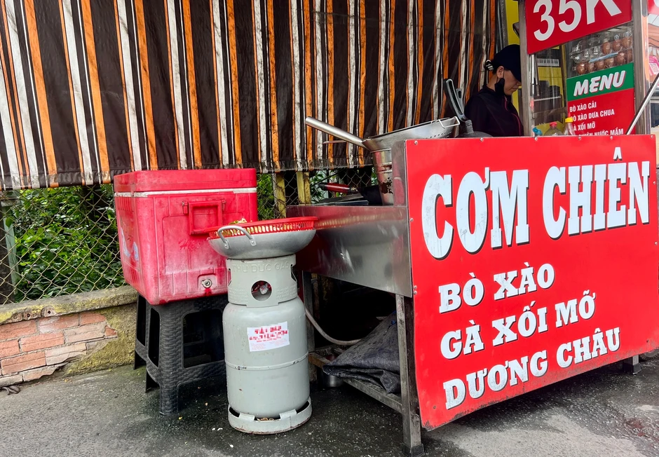 Giá gas tăng gần 100.000 đồng/bình, hàng quán TP.HCM lo tăng giá món ăn Giá gas tăng gần 100.000 đồng/bình, hàng quán TP.HCM lo tăng giá món ăn
