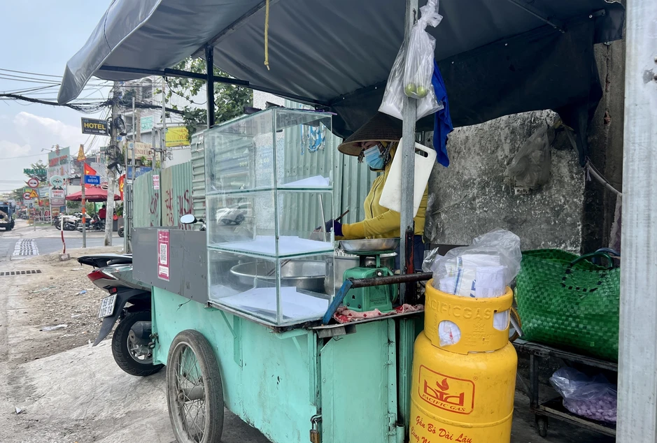 Giá gas tăng gần 100.000 đồng/bình, hàng quán TP.HCM lo tăng giá món ăn Giá gas tăng gần 100.000 đồng/bình, hàng quán TP.HCM lo tăng giá món ăn