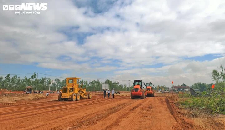Gia Lai dồn toàn lực đẩy nhanh các dự án giao thông trọng điểm Gia Lai dồn toàn lực đẩy nhanh các dự án giao thông trọng điểm