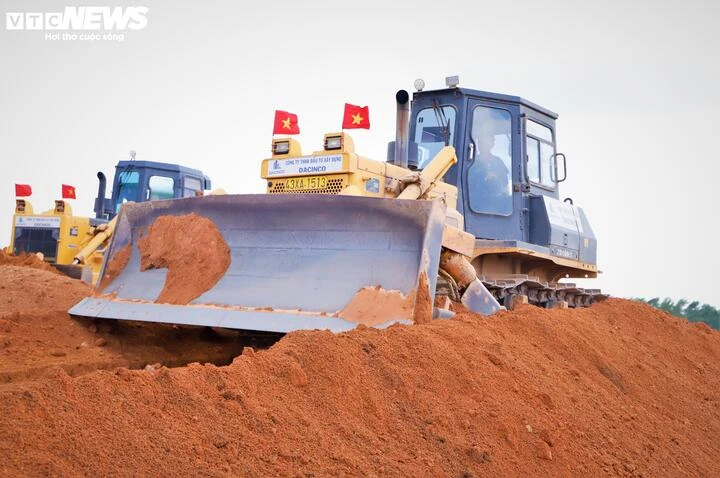 Gia Lai dồn toàn lực đẩy nhanh các dự án giao thông trọng điểm Gia Lai dồn toàn lực đẩy nhanh các dự án giao thông trọng điểm