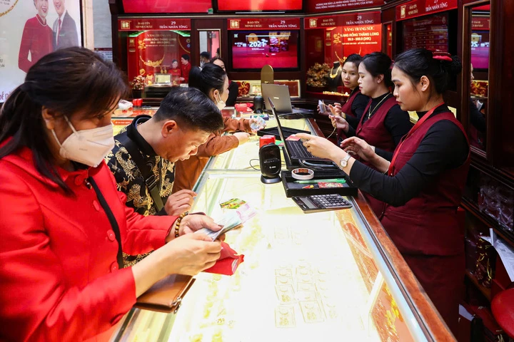Giảm thêm hơn 3 triệu đồng, giá vàng 'bốc hơi' 7,2 triệu đồng/lượng trong 1 ngày Giảm thêm hơn 3 triệu đồng, giá vàng 'bốc hơi' 7,2 triệu đồng/lượng trong 1 ngày