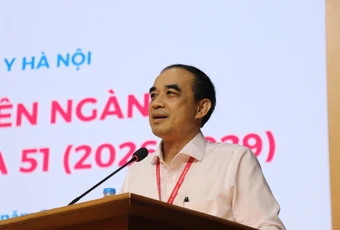 Giáo sư giữ chức Hiệu trưởng trường đại học lâu đời nhất Hà Nội 2 nhiệm kỳ liên tiếp là ai?