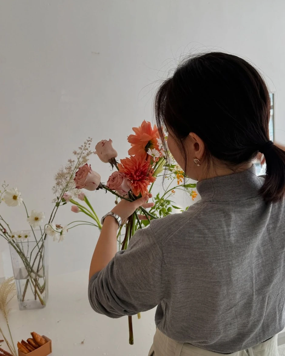 Giới cắm hoa dậy sóng với drama so trình độ của 2 "chị đại": Nếu làm chưa đúng thì đừng dạy người khác Giới cắm hoa dậy sóng với drama so trình độ của 2 "chị đại": Nếu làm chưa đúng thì đừng dạy người khác