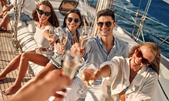 Giới siêu giàu 'chùn tay' vì giá dịch vụ tăng vọt