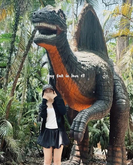 Giới trẻ xếp hàng ở Thảo Cầm Viên chụp ảnh với ếch ngồi thiền và loạt thú hoá đá: Tất cả là từ Sơn Tùng M-TP! Giới trẻ xếp hàng ở Thảo Cầm Viên chụp ảnh với ếch ngồi thiền và loạt thú hoá đá: Tất cả là từ Sơn Tùng M-TP!