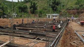 Gỡ nút thắt, dồn lực thi công các trường liên cấp ở vùng biên Đà Nẵng