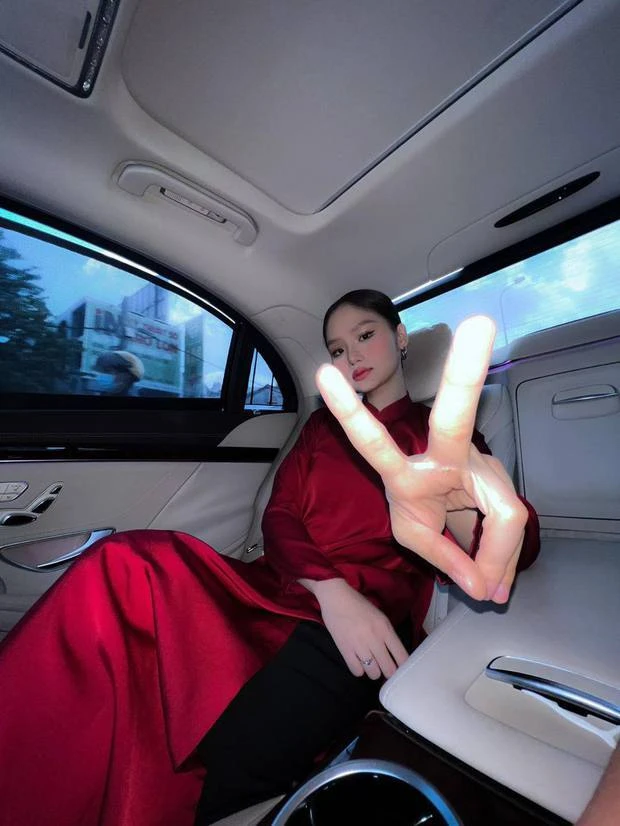 Gu chơi xe của Miu Lê: Trung thành với tông màu trắng, nâng cấp dần từ Mercedes-Benz sang Porsche Gu chơi xe của Miu Lê: Trung thành với tông màu trắng, nâng cấp dần từ Mercedes-Benz sang Porsche