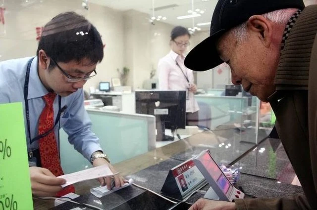Gửi tiết kiệm 30 năm, ngân hàng không thể tính lãi cho ông Lý Gửi tiết kiệm 30 năm, ngân hàng không thể tính lãi cho ông Lý