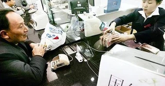 Gửi tiết kiệm 30 năm, ngân hàng không thể tính lãi cho ông Lý