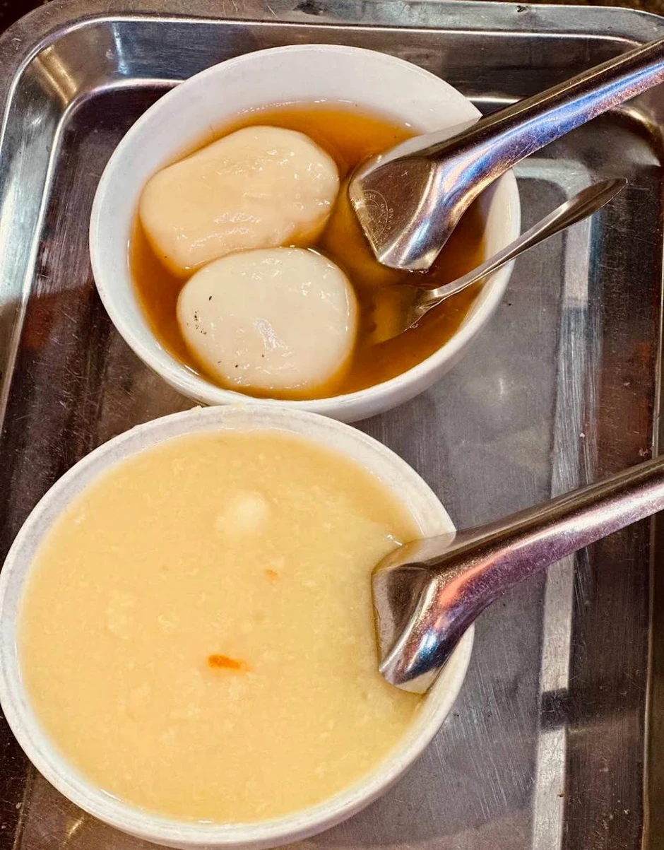 Hà Nội có hàng chè do vợ một nghệ sĩ cả nước đều biết mặt gây dựng, mỗi năm chỉ mở đúng 6 tháng rồi đóng cửa