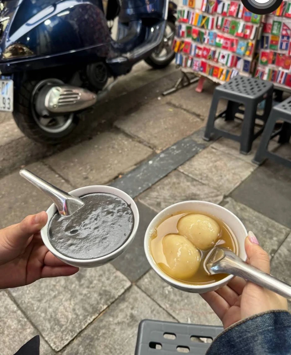 Hà Nội có hàng chè do vợ một nghệ sĩ cả nước đều biết mặt gây dựng, mỗi năm chỉ mở đúng 6 tháng rồi đóng cửa