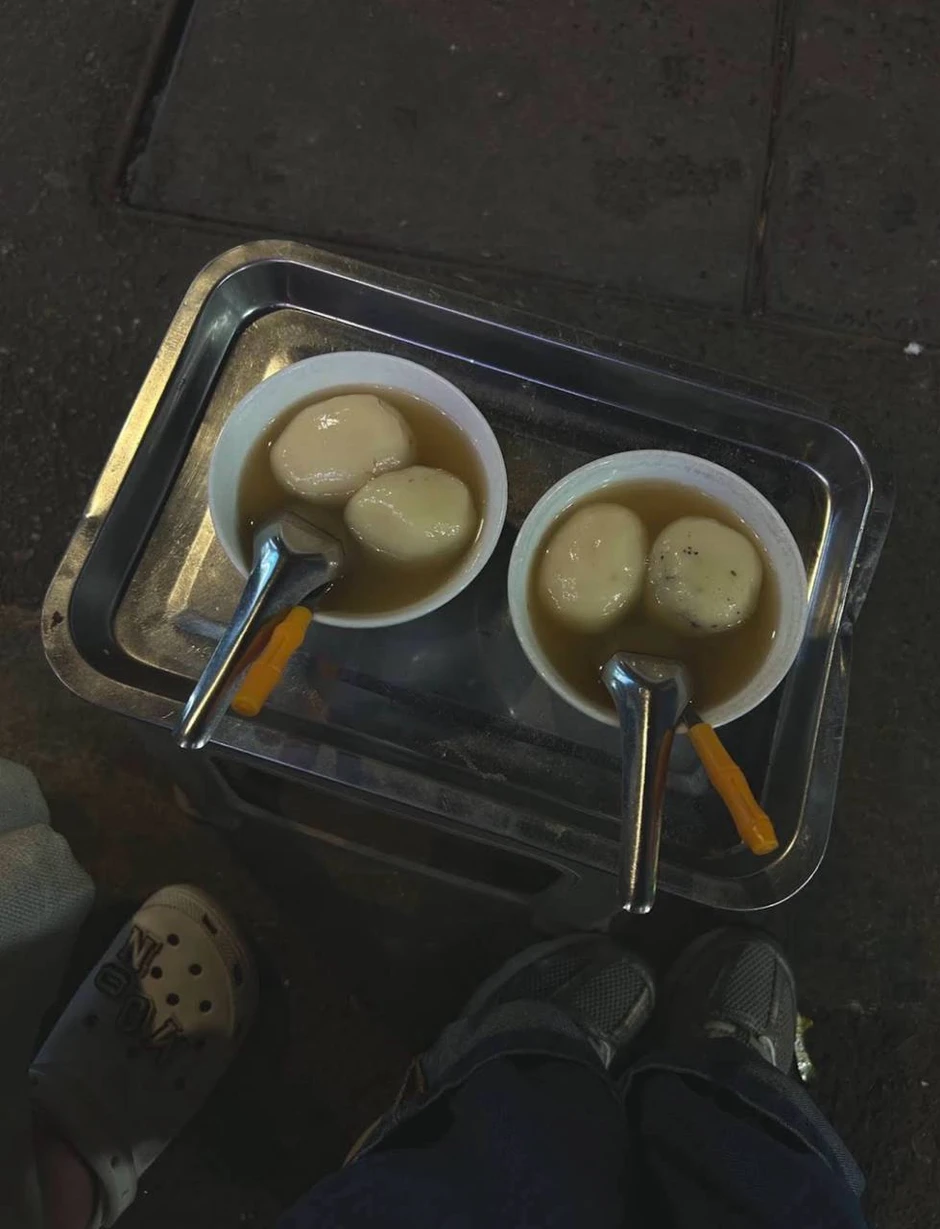 Hà Nội có hàng chè do vợ một nghệ sĩ cả nước đều biết mặt gây dựng, mỗi năm chỉ mở đúng 6 tháng rồi đóng cửa
