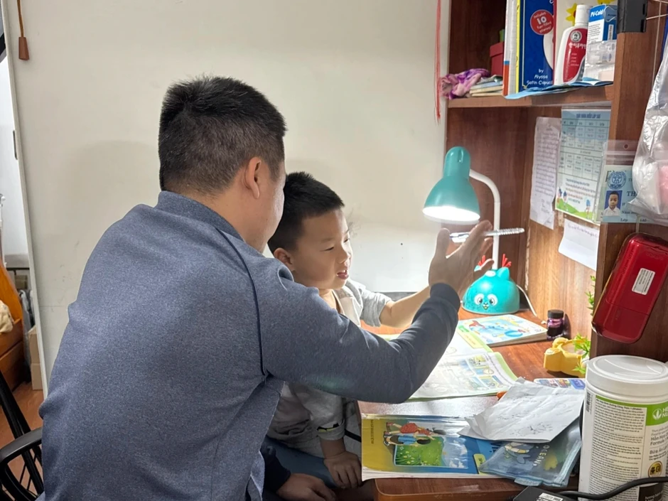 Hà Nội: Vợ thu nhập 40 triệu đồng, chồng ở nhà chăm con, nấu cơm Hà Nội: Vợ thu nhập 40 triệu đồng, chồng ở nhà chăm con, nấu cơm