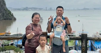 Hà Nội: Vợ thu nhập 40 triệu đồng, chồng ở nhà chăm con, nấu cơm