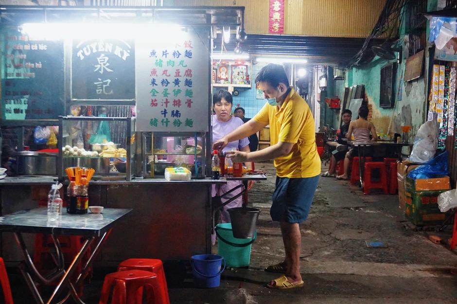 Hai người phụ nữ làm giúp việc rồi ở lại cưu mang "cậu chủ khờ" Hai người phụ nữ làm giúp việc rồi ở lại cưu mang "cậu chủ khờ"